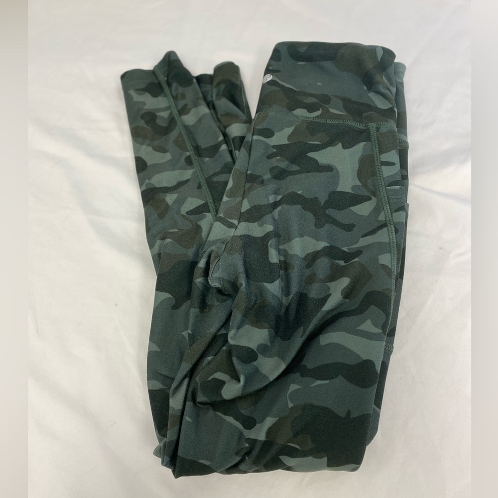 Womams Camo workout leggings size S.